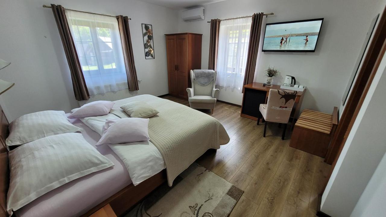 B&B Plitvice Lakes Villa Prica ปลิตวิตซาเซโล ภายนอก รูปภาพ